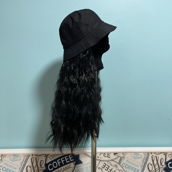 Black bucket hat wig 18” - Picture 2 of 5